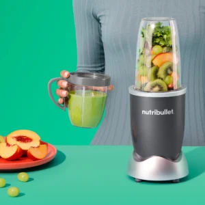 nutribullet® 600W Gris con accesorios - Estilo de vida mostrando smoothies