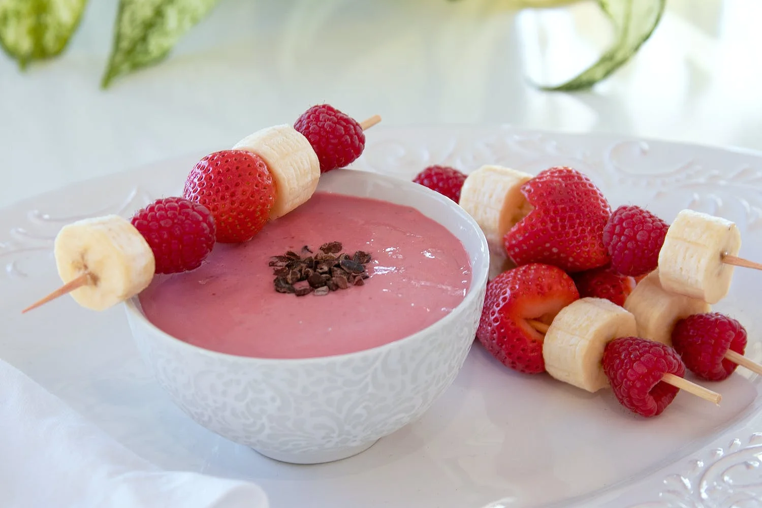 recipe-r2550-creamy-raspberry-chocolate-fruit-dip-fullsize-075102