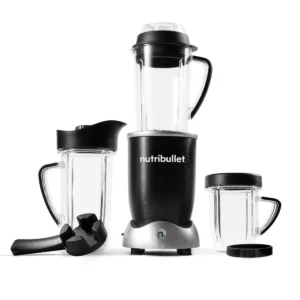 Nutribullet® RX en color negro con accesorios sobre fondo blanco