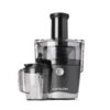 Extractor de jugos nutribullet® Juicer 800W junto con jarra de jugo sobre fondo blanco