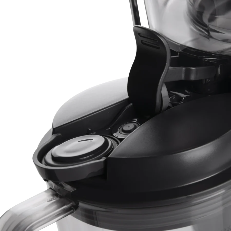 Detalle de la tapa To-Go de la jarra de la nutribullet® Juicer 800W sobre fondo blanco