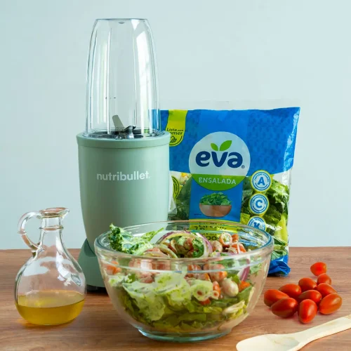 Reel_Nutribullet_Ensalada-Aderezo-Cilantro-Green-Boost-EVA_Julio2024_1080x1920_web