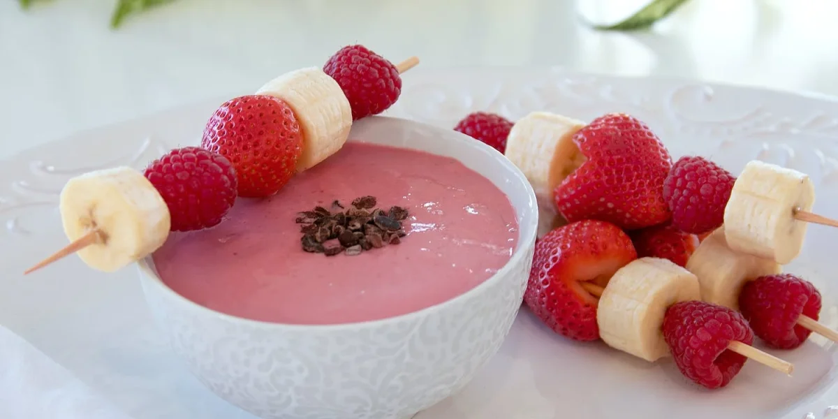recipe-r2550-creamy-raspberry-chocolate-fruit-dip-fullsize-075102