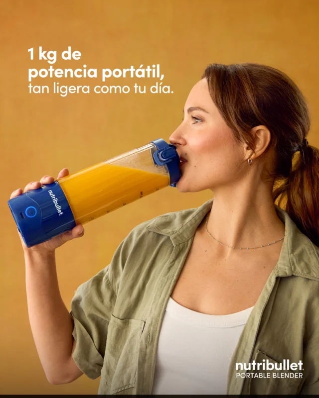 nutribullet® Portable pesa sólo 1 kg, lo que la hace ligera para llevar a cualquier lugar. Además, su tapa está diseñada para que tomes directamente, sin complicaciones.⁣
⁣
✨ Tu licuadora, siempre contigo.⁣