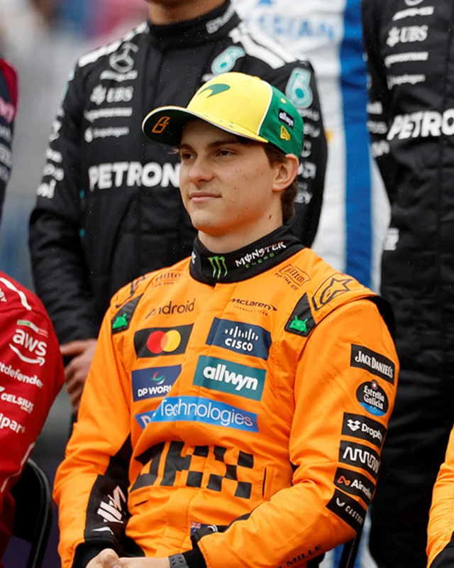 ¡Muchas felicidades al team @mclaren Formula 1 Team! 🏆 Su velocidad, precisión e innovación en la pista nos inspiran constantemente. Al igual que McLaren Formula 1 Team utiliza tecnología de vanguardia, nuestras licuadoras están diseñadas para impulsar tu día con potencia, rendimiento y estilo.⁣
¡Por seguir siempre adelante, tanto en el circuito como en tu cocina! ⭐⁣
#AceleraTuEnergía 🚀⁣