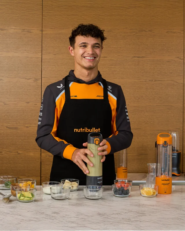 Precisión en la pista, poder en tus smoothies. ⭐⁣
⁣
¡MODO SEMANA DE CARRERA: ACTIVADO! 🏆⁣
⁣
En la pista o en el gym, la velocidad y la precisión son clave, igual que la colaboración de nutribullet con McLaren Formula 1 Team 🏁 Prepárate para mezclarlo. Impulsarlo. Amarlo. ⭐ ⁣
⁣
#AceleraTuEnergía 🚀