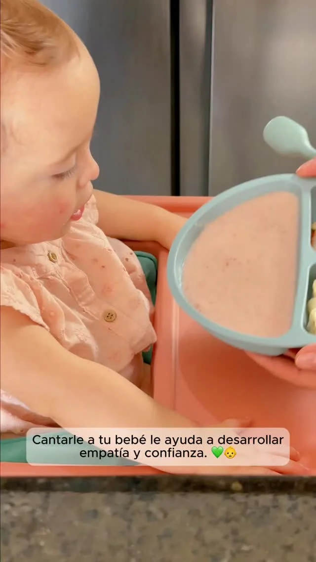 Con amor se cocina mejor 💕 Entre risas, canciones y cucharitas… así se prepara el amor de mamá con su nutribullet Baby 👶✨⁣
⁣
Nutrición hecha en casa, fácil, práctica y llena de cariño 💛⁣