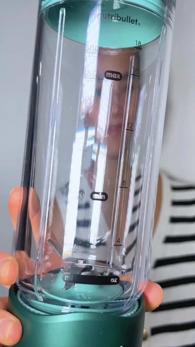 Ligera, potente y lista para seguirte el ritmo ⚡️⁣
La nueva nutribullet Flex se desmonta, se limpia fácil y tiene e indicador led de 3 niveles ✨⁣
⁣
15 ciclos por carga y la potencia que tus smoothies necesitan 💪⁣
⁣
Con nutribullet flex, sé libre, mezcla en movimiento.⁣