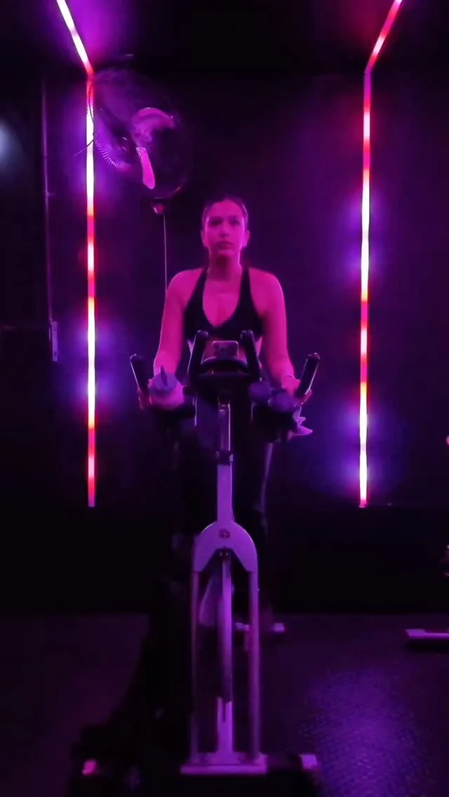 Te presentamos la nueva favorita 💚 nutribullet flex tiene motor desmontable, 15 ciclos por carga y potencia para todo: hielos, frutas o semillas.⁣
⁣
Es ligera, se limpia fácil y va conmigo a todas partes.⁣
⁣
Un 10 de 10.⁣