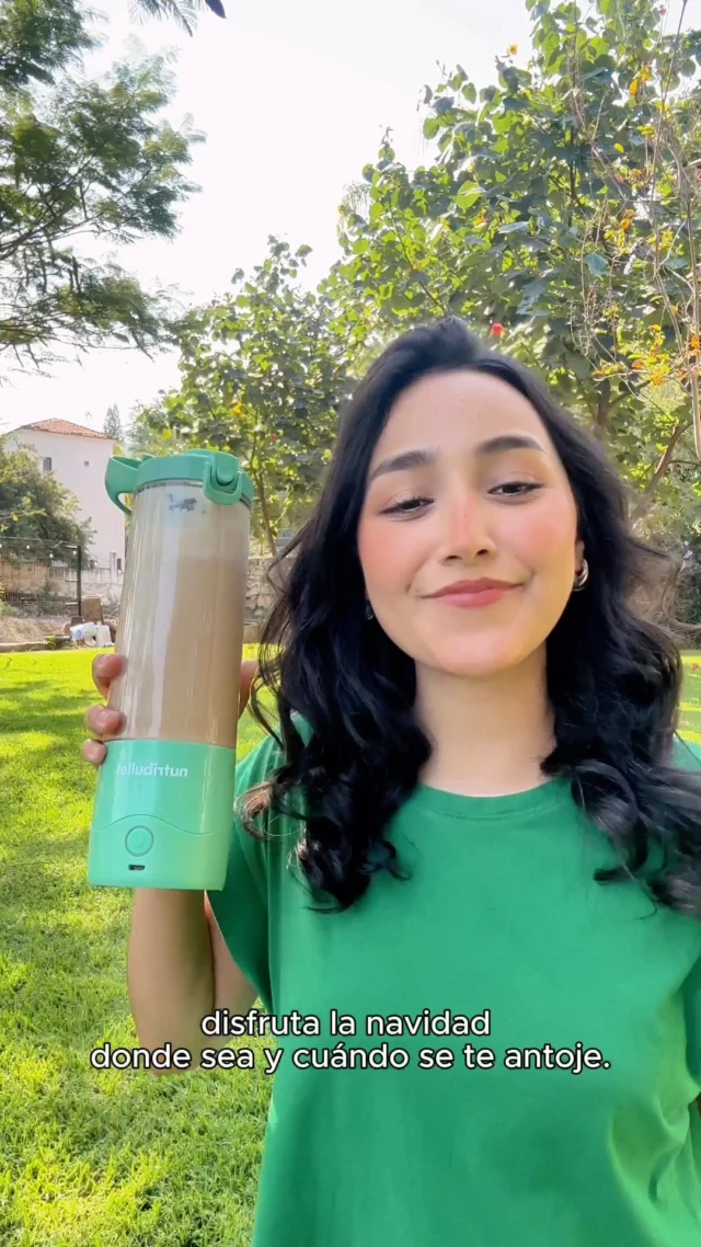 La bebida trend de la temporada… sin filas y sin gastar ❄️✨
Con tu nutribullet Portable puedes preparar un frappuccino moka con menta en casa, en segundos y donde estés 🧋💗
¡Compra ahora!
