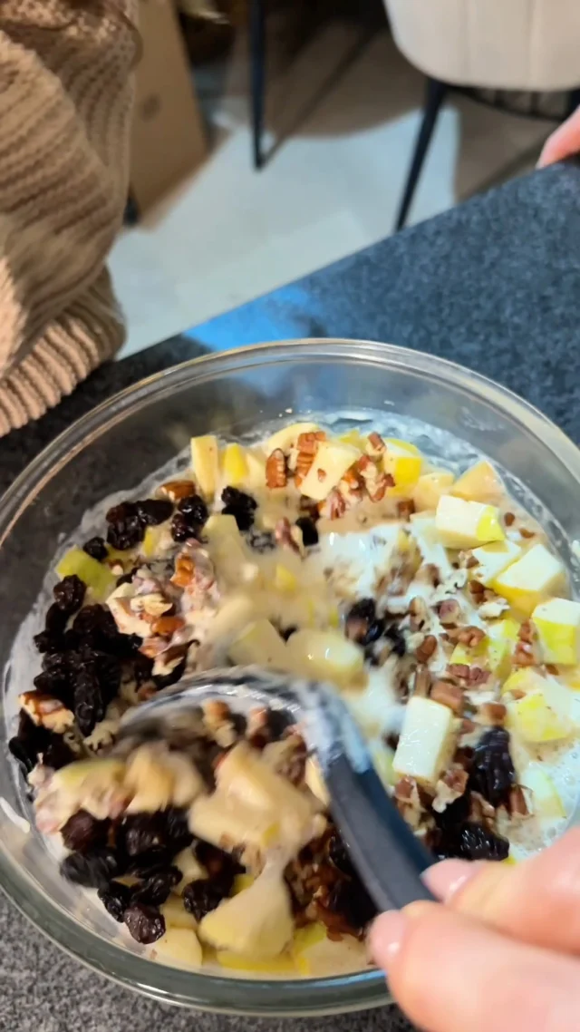 Las tradiciones saben mejor cuando se comparten ✨🎄

Con nutribullet SmartSense, el sabor de siempre se prepara más fácil que nunca: el aderezo perfecto para la ensalada de manzana, en segundos, con la misma receta que pasa de mamá a hija… solo que ahora con un toque moderno.