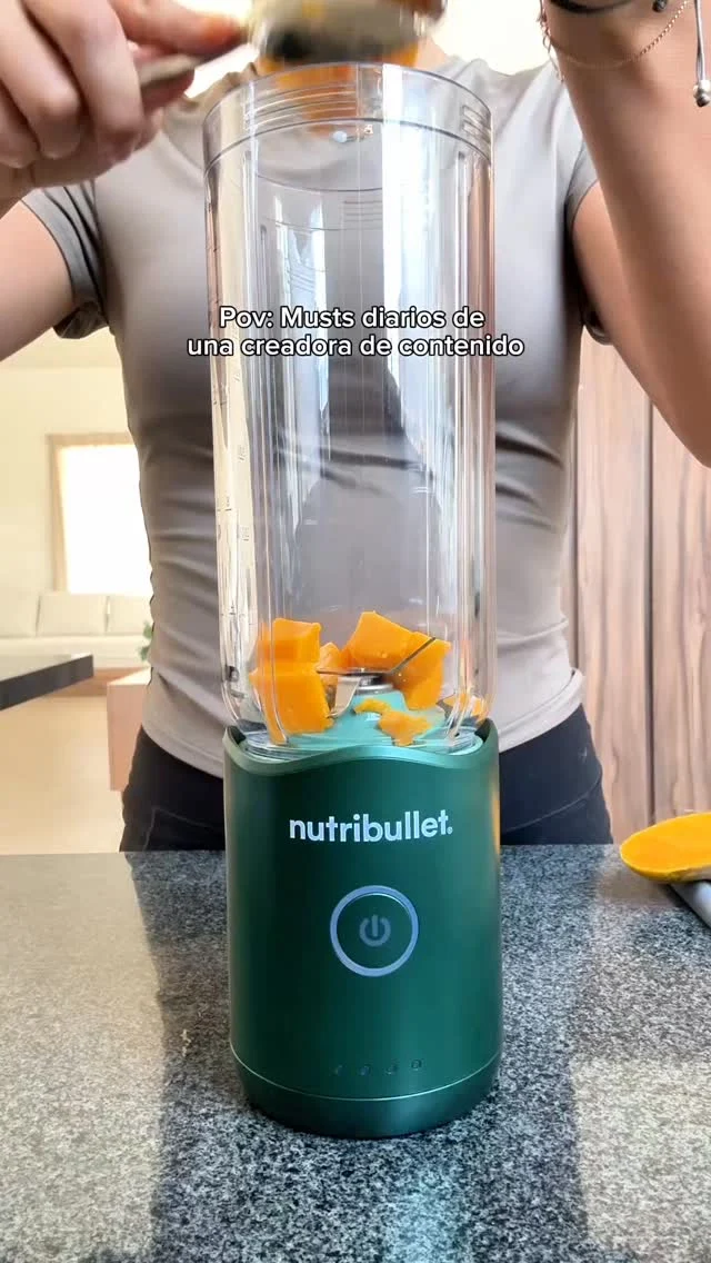 Entre grabar, editar y correr a todos lados, necesito cosas que sí me sigan el ritmo. 🥤⁣
⁣
La nutribullet® Flex ya es uno de mis básicos: mezclo, la separo de la base y me la llevo sin complicarme.⁣
⁣
Hazla parte de tu rutina.⁣