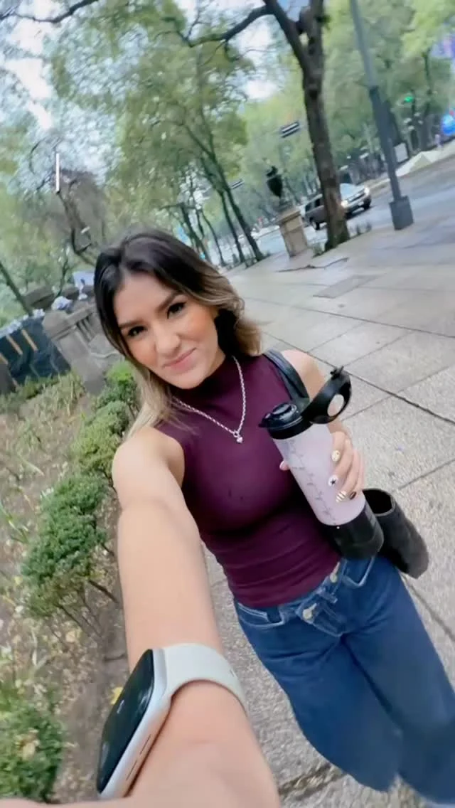 No importa dónde estés, nutribullet Portable® siempre encuentra su lugar en tu día.⁣
⁣
Práctica, ligera y lista cuando la necesitas.⁣
Llévala contigo.⁣