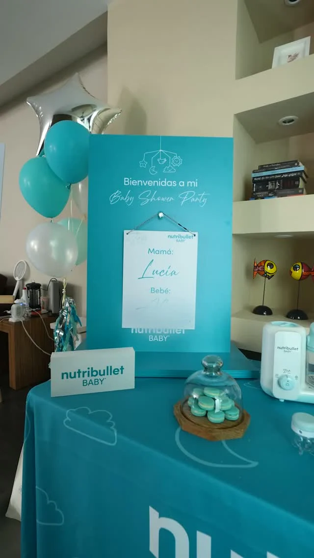 ¡Acompañar a las mamás desde el primer día es lo que más nos apasiona! 👶✨⁣
Nos unimos al baby shower de la increíble @luciallamas para celebrar la llegada de su bebé. Consentimos a los invitados con bebidas hechas con nuestras nutribullet, postres y dinámicas llenas de amor. 💖🥤⁣
Lucía, ¡estamos felices de estar a tu lado en esta etapa y listos para las futuras papillas! 🥑🍎⁣
🍼 nutribullet Baby: Comida para bebé, hecha con amor.